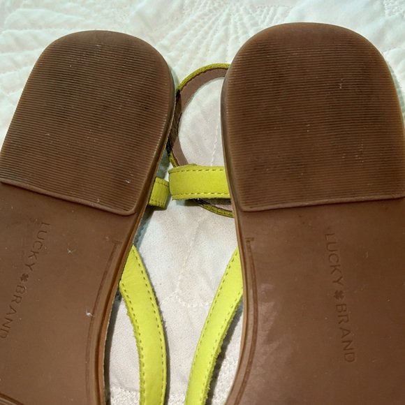 Lucky Brand BYLEE Flat Sandal, Wild Lime - Picture 6 of 7